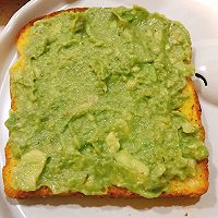 #餐桌上的春日限定#牛油果滑蛋虾仁吐司的做法图解11
