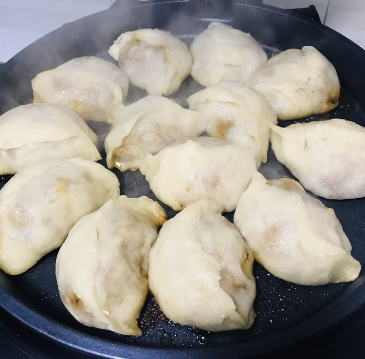 烫面牛肉锅贴的做法