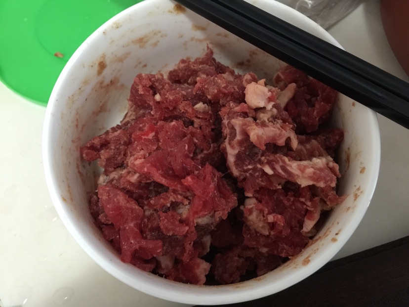 香煎牛肉烩金针菇的做法图解1