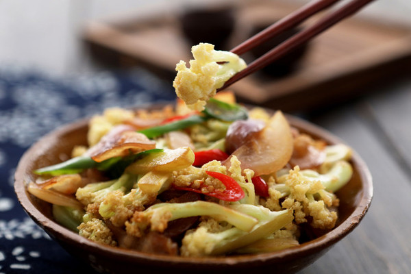 花菜最好吃的做法，非这道菜莫属啦！ ——干锅花菜
