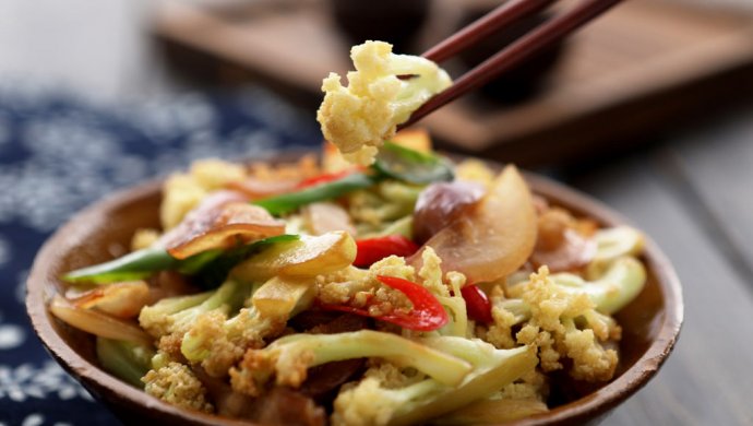 花菜最好吃的做法，非这道菜莫属啦！ ——干锅花菜