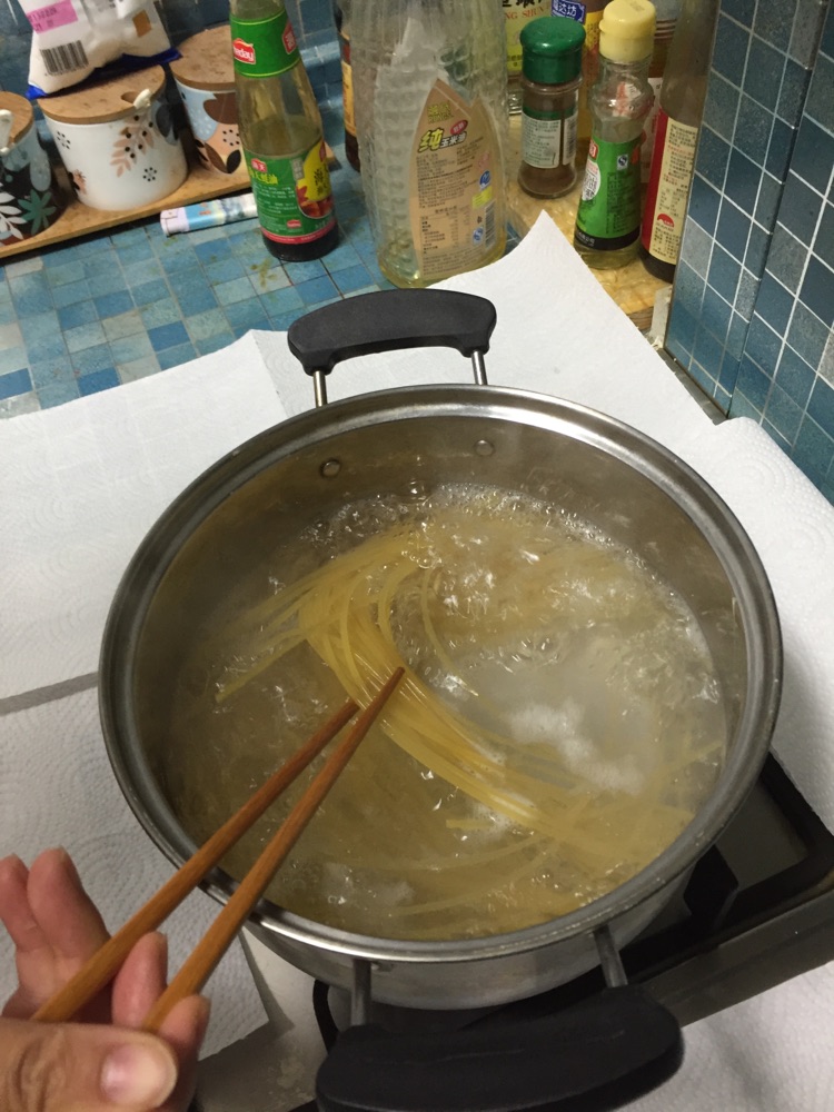 明虾意面的做法图解3