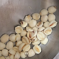 银耳莲子羹的做法图解3