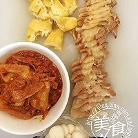 辣白菜五花肉锅的做法图解1