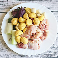 药食同源，清热解毒吃紫苏板栗烧鸡的做法图解1