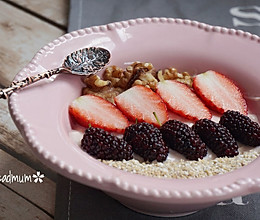 草莓酸奶——营养美味的早餐#易极优DIY酸奶#的做法