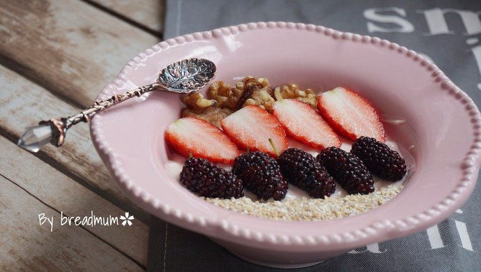 草莓酸奶——营养美味的早餐