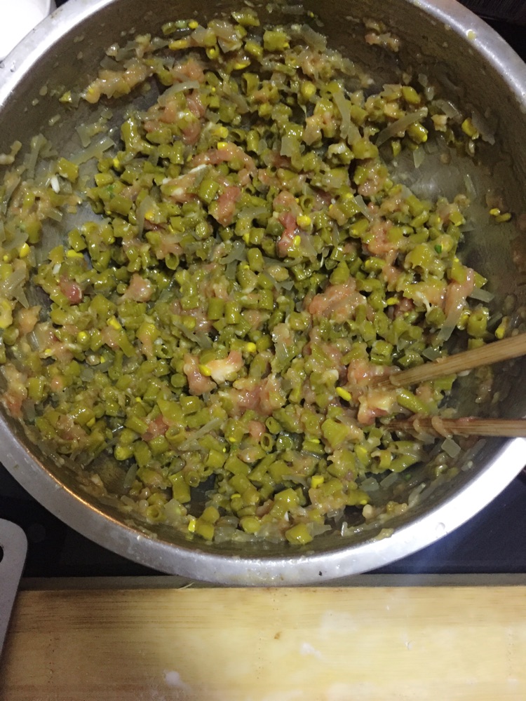 酸豆角肉末包子的做法图解1