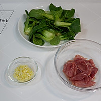 水煮肉片#太太乐鲜鸡汁蒸鸡原汤#的做法图解2
