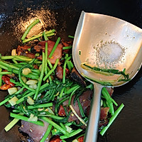 藜蒿炒腊肉的做法图解5
