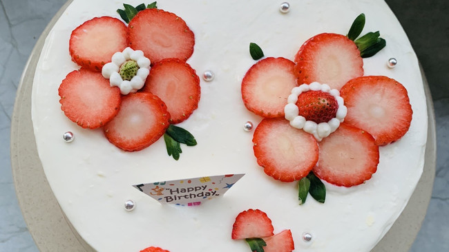 莓心莓肺莓烦恼，草莓蛋糕的做法