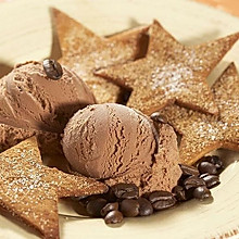 比Godiva还醇浓的大师级巧克力冰激凌。简单版