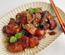 #名厨汁味正当夏#巨下饭懒人版红烧肉｜肉质软糯，入口即化的做法