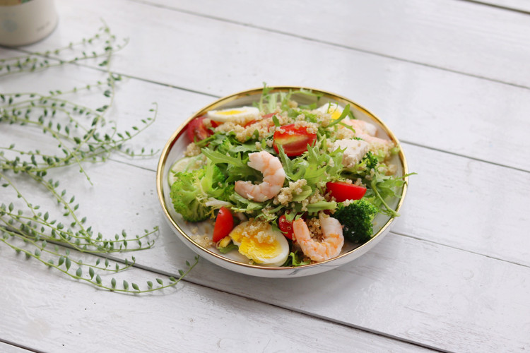 轻食主义-藜麦鸡肉蔬菜沙拉的做法