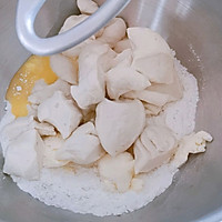 【中种】淡奶油软面包--超级软拉丝的做法图解3