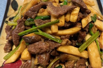 鸡腿菌炒牛肉