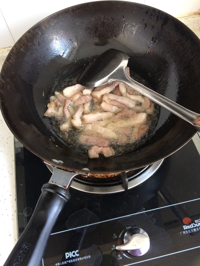 猪黑肉炒山药芥芥的做法图解4