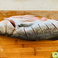 锡纸鲈鱼，在家做美味大餐的做法图解1