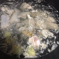 #冬季滋补花样吃法#萝卜玉米排骨汤的做法图解1