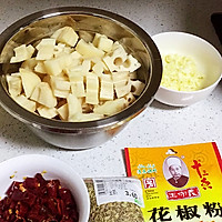 蒜香藕丁的做法图解1