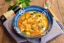 挤面器版西红柿玉米疙瘩汤的做法