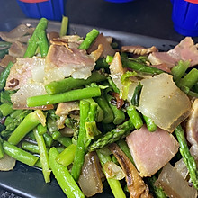 不辜负时光的春笋炒腊肉