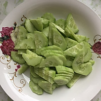 炝拌黄瓜的做法图解1