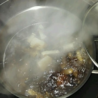 菌菇海鲜豆腐味增汤的做法图解4