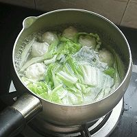 出水清燕-墨鱼丸白菜肉燕丝的做法图解4