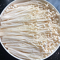蒜蓉剁椒蒸金针菇的做法图解2