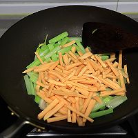 #橄享国民味 热烹更美味#  清脂清肠的芹菜炒红薯的做法图解6