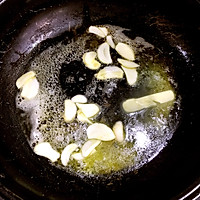 蒜香黑椒香煎深海鳕鱼&黑椒土豆泥的做法图解4