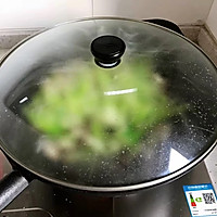 #憋在家里吃什么#小米椒鲜香菇炒菜花的做法图解17