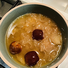 好喝的“银耳红枣蜂蜜饮”