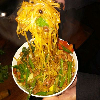 杂蔬炒烙面