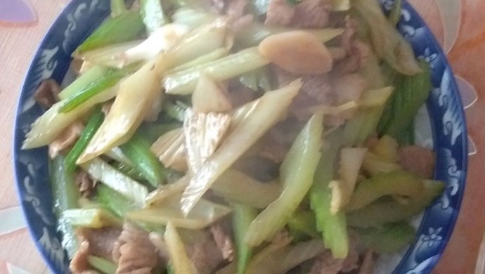 芹菜炒肉