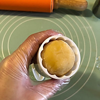 广式蛋黄月饼的做法图解8