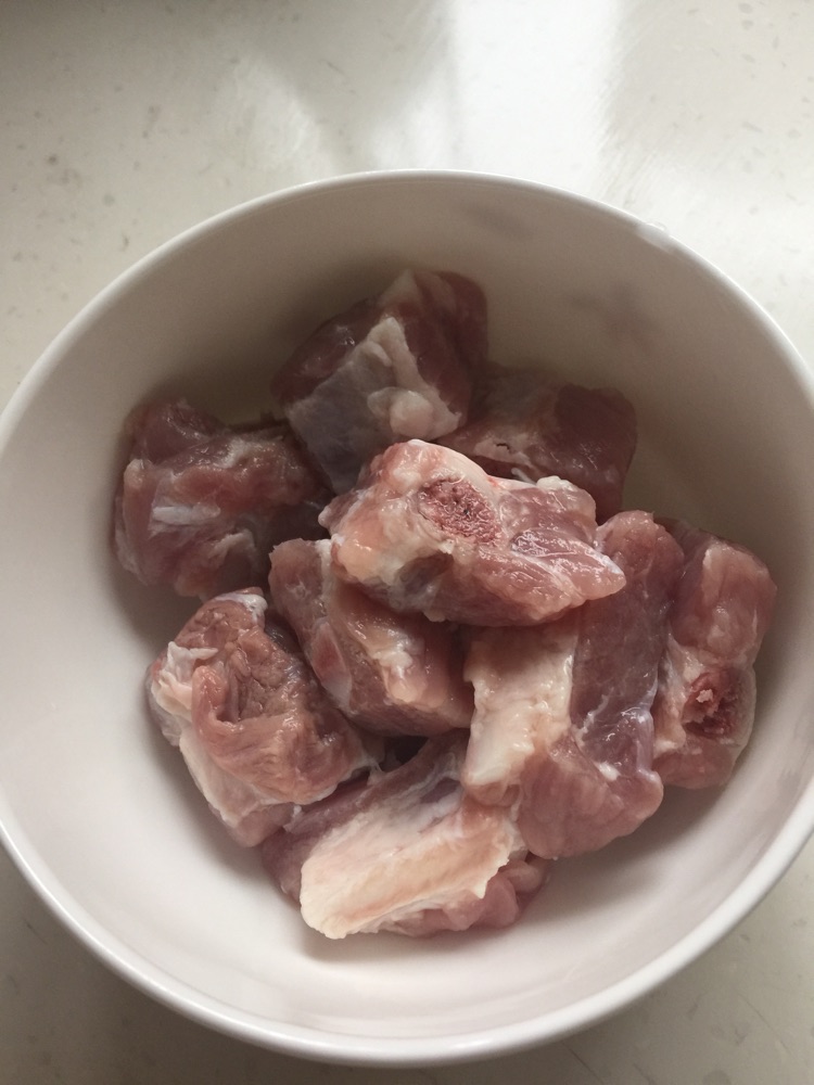 排骨焖饭的做法图解1