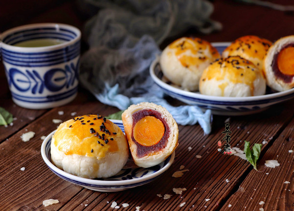 红豆沙蛋黄酥