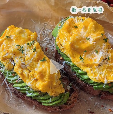 牛油果滑蛋三明治的做法