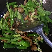 青椒炒腊肉的做法图解5