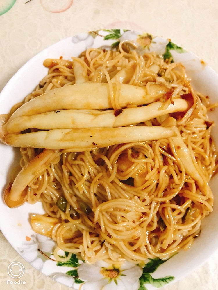 蚝油菌菇酸角面的做法