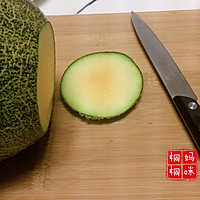 哈密瓜水果拼盘  如此的赏心悦目的做法图解4