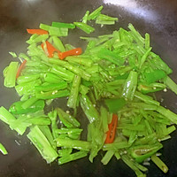 超级下饭的素炒空心菜梗的做法图解5