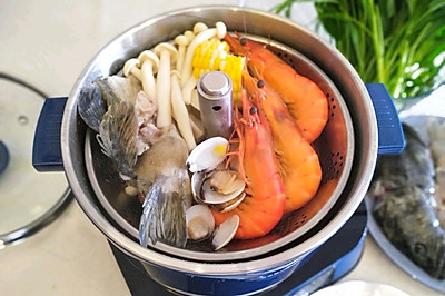 米汤海鲜火锅