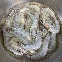 不加一滴水的白灼大虾的做法图解1