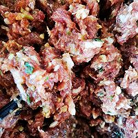 牛肉水饺的做法图解2