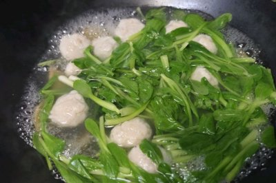 青鱼丸鸡毛菜汤