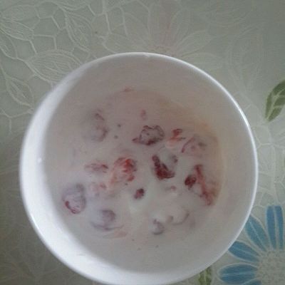 酸奶草莓蜂蜜（酸奶吃法一）