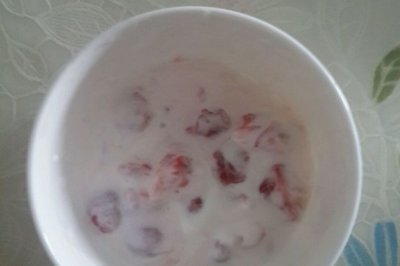 酸奶草莓蜂蜜（酸奶吃法一）